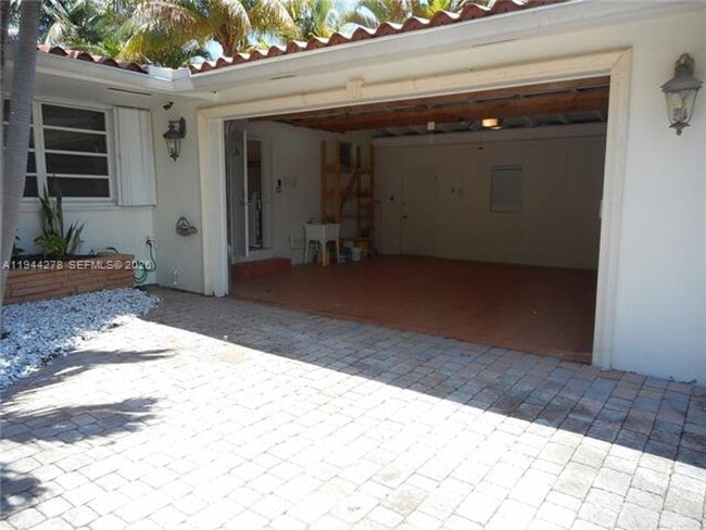 Foto del edificio - 2325 Magnolia Dr