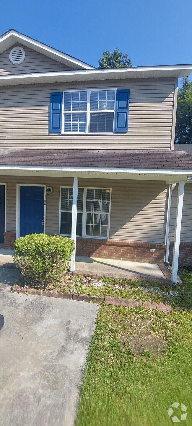Indian Wells at Hunters Creek Apartments for Rent Jacksonville, NC