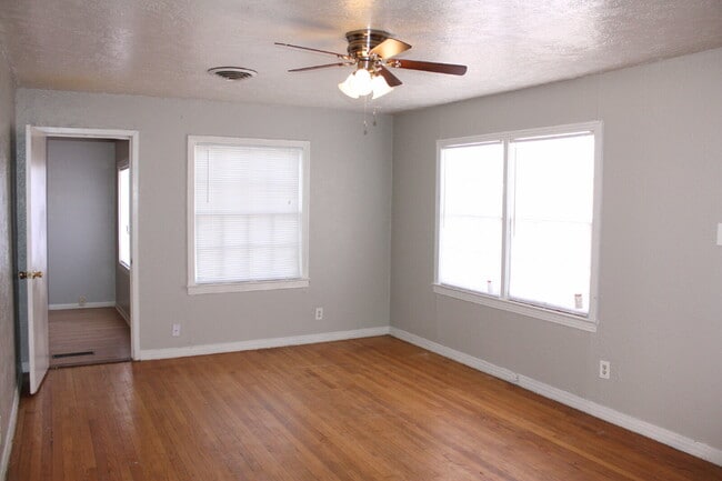 Building Photo - House Located Near Maxey Park, Medical Dis...