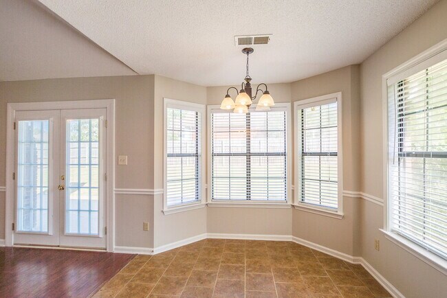 Building Photo - 390 Cherry Tree Ln