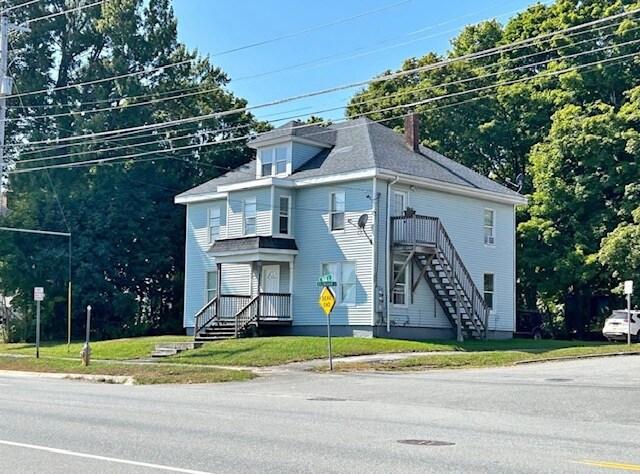 Foto principal - 689 Main St