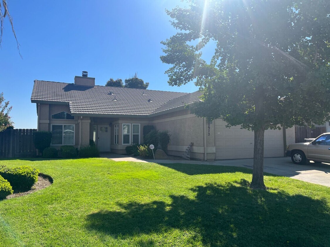 Foto principal - Beautiful Remodel Home in Peggy Heller Sch...