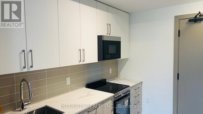 Photo du bâtiment - 2075-2075 King Rd