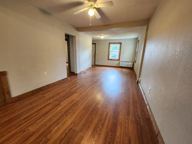 Building Photo - 2316 N Weller Ave
