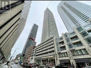 Building Photo - 2221-2221 Yonge St