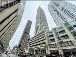 Building Photo - 2221-2221 Yonge St