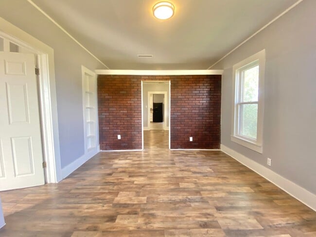 Building Photo - Available now 3 bed 1.5 bath in Slaton