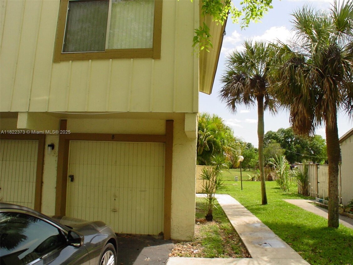 Foto principal - 5834 NW 21st St