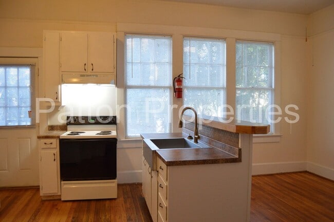 Building Photo - 1315-1317 Summerville Avenue - Inside CoC ...