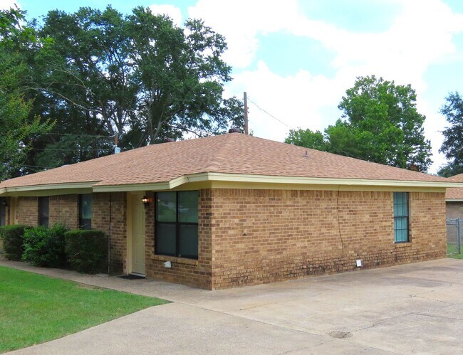 Foto del edificio - Whitehouse ISD - 2 Bedroom, 1 Bath Duplex ...