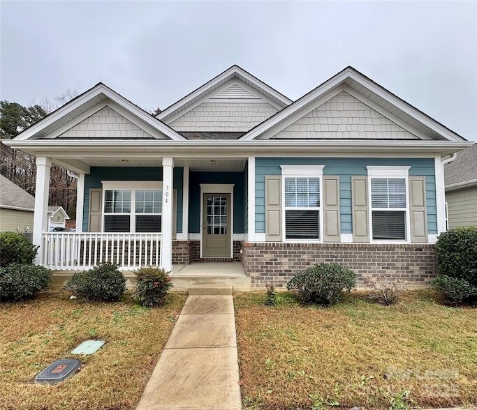 Foto principal - 304 Harrison Ln