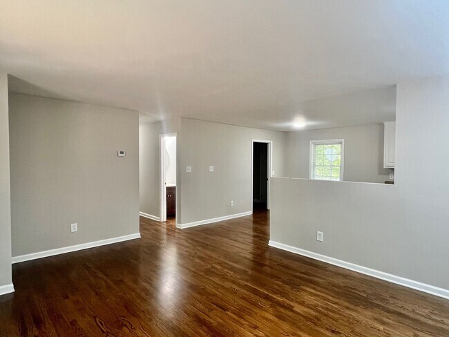 Foto del edificio - 218 Hickory Forest Rd