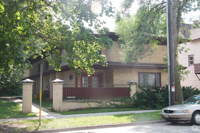 Foto del edificio - 210 N Blair St