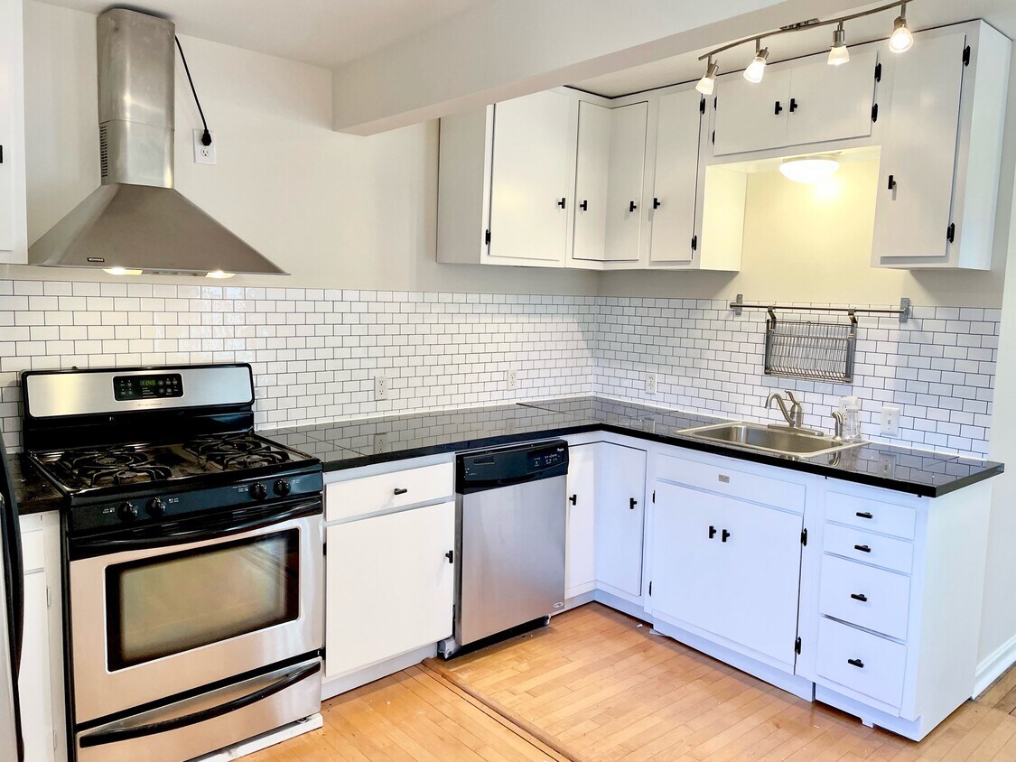 Foto principal - 2614 Ulysses St NE