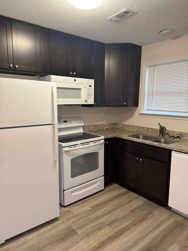 Foto del edificio - 4989/4991 Eastview Terrace