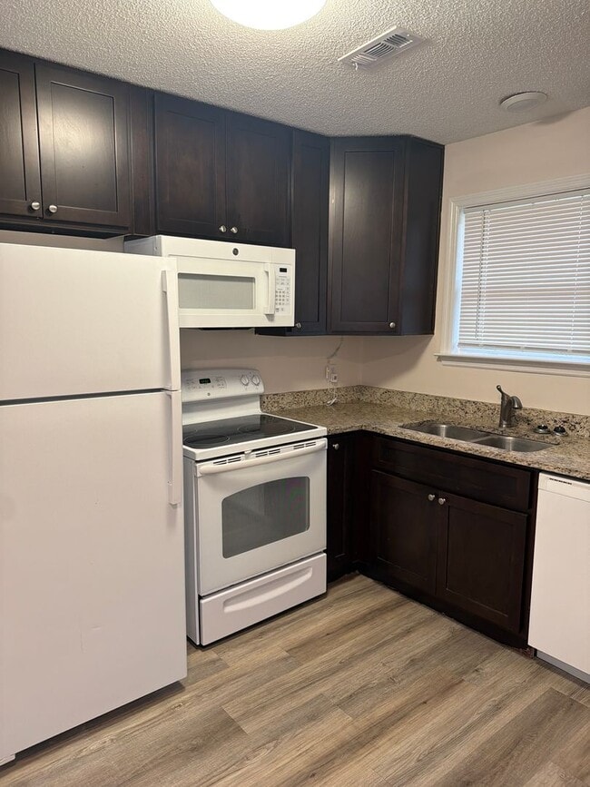 Building Photo - 4989/4991 Eastview Terrace