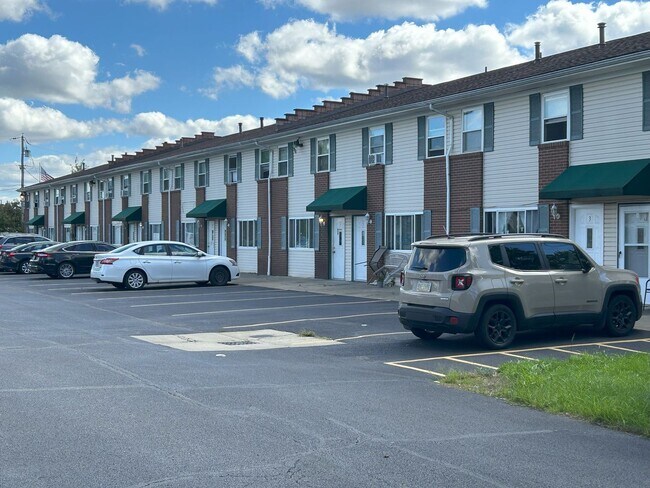 Foto del edificio - Elyria - updated 3 bed/1 bath townhouse fo...