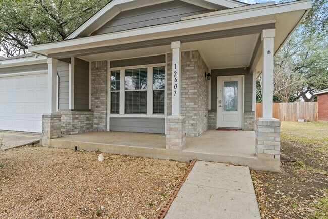 Foto del edificio - Charming 3-Bedroom Home in Carriage Hills ...