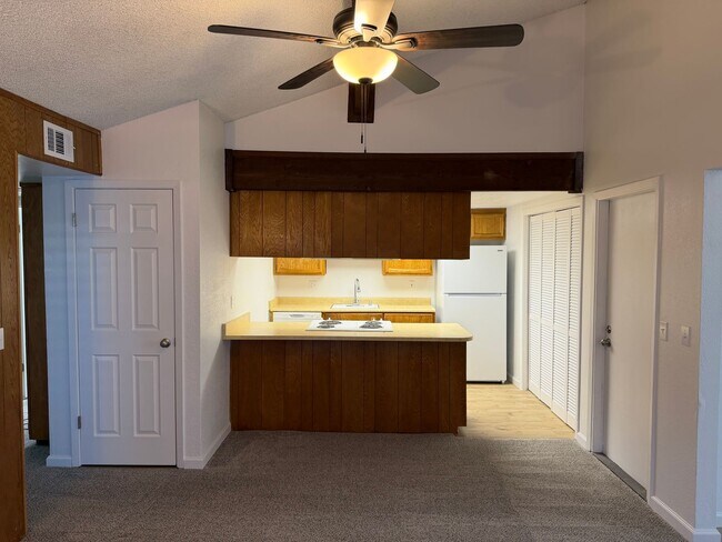 Foto del edificio - 5953 Moss Creek Cir