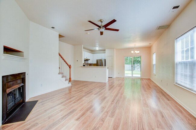 Building Photo - 320 Garcia Dr