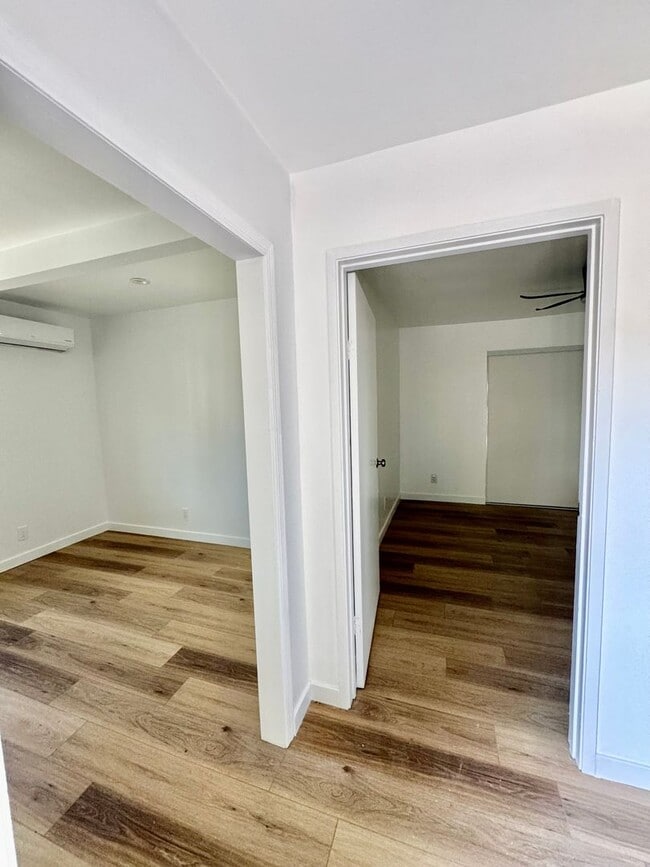 Building Photo - 2 Bedrooms/1 Bath AVAILABLE NOW!