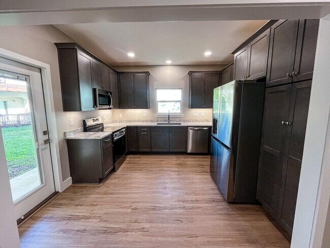 Foto del edificio - 2885 Leah's Ln