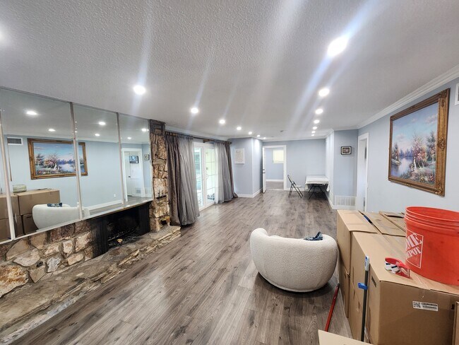 Foto del edificio - 11665 Babbitt Ave