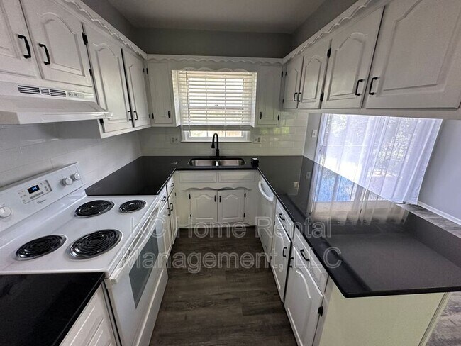 Foto del edificio - 209 NW Highland Ln