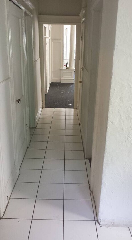 Hallway - 72 Chelsea Ave