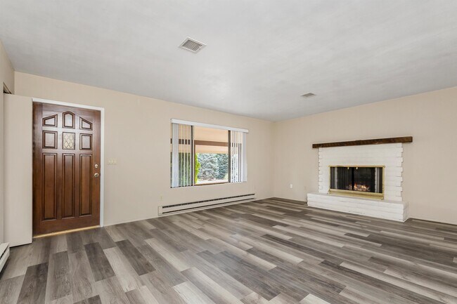 Foto del edificio - 1140 Latigo Ln