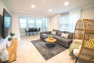 Building Photo - 1813 E Humphrey St