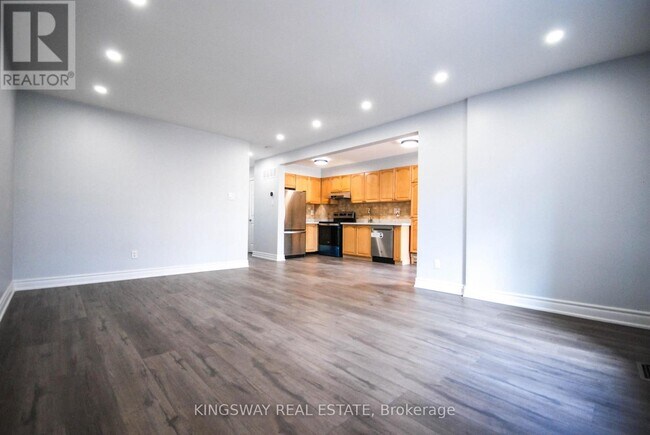 Photo du bâtiment - 1009 Raintree Ln