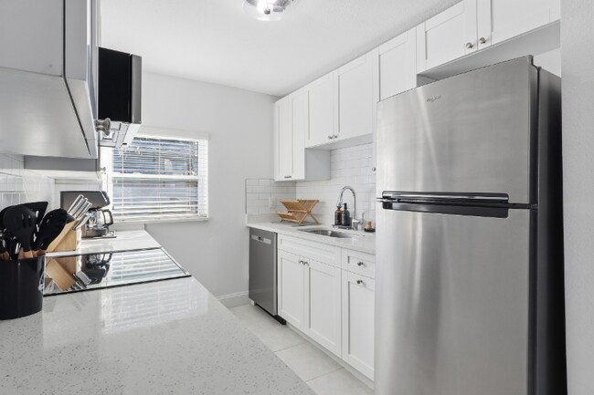 Building Photo - 118 W Sligh Ave