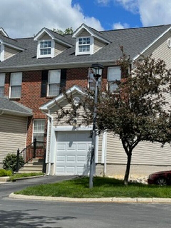 Foto del edificio - Beautiful end condo in great Powell location!!