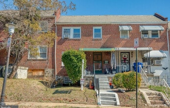 Building Photo - 15 S Abington Ave