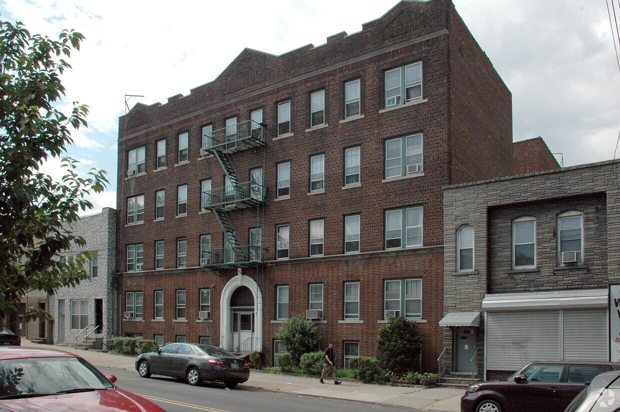 Foto del edificio - 169-171 Manhattan Ave