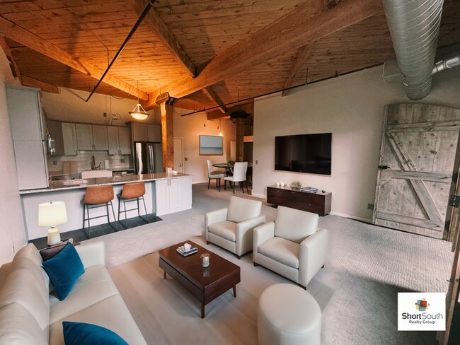 Building Photo - Large 1 Bed 1 Bath Boardwalk Customized Co...