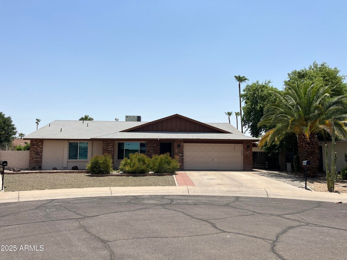 Foto principal - 7418 S Elm St
