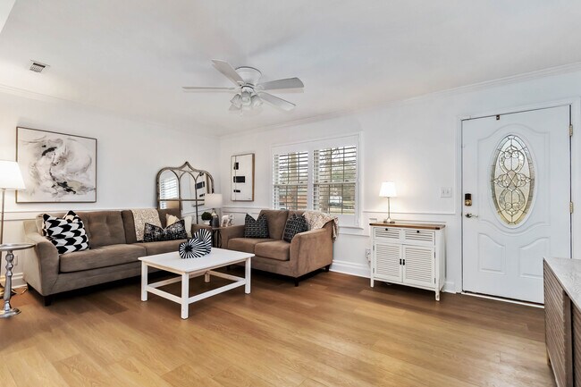 Building Photo - 405 Hillcrest Dr