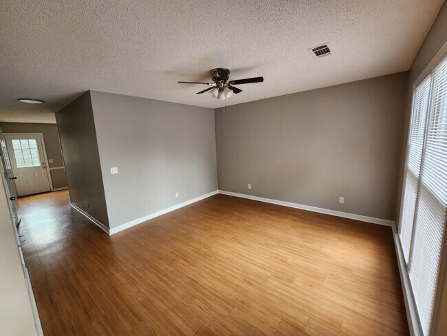 Foto del edificio - 3660 Maryland Cir