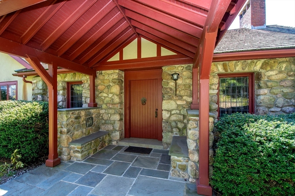 Primary Photo - 4 Manor Way