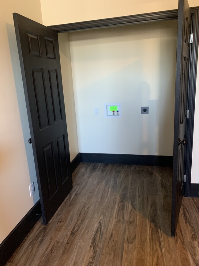 Foto del edificio - 103 S Main St