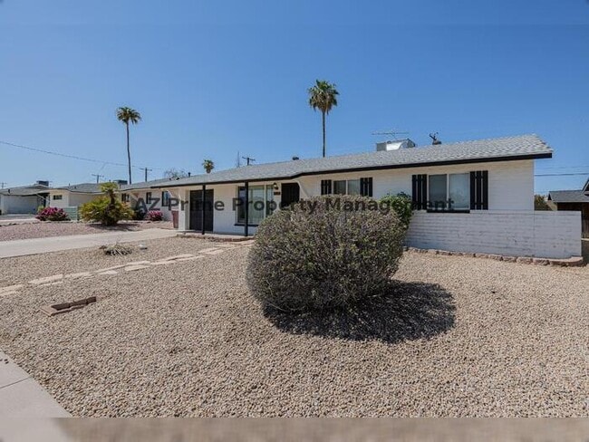 Building Photo - 8614 E Palm Ln