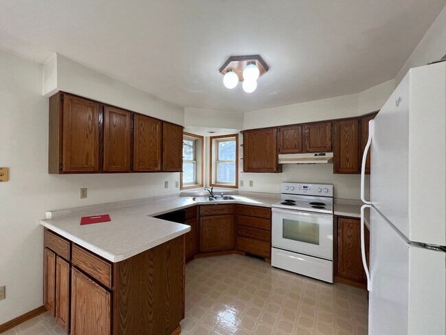Foto del edificio - 5743-5741 Lacy Rd