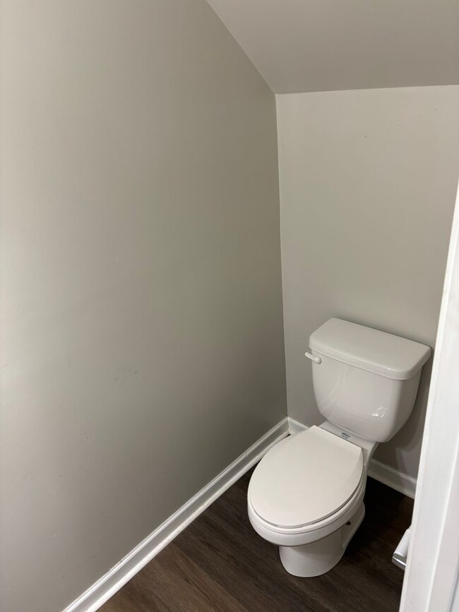 Building Photo - Four Bedroom Home In Mineral Springs/Unive...