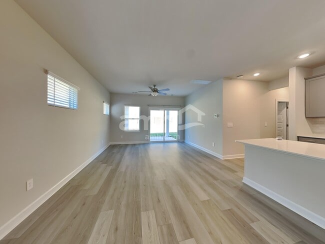 Foto del edificio - 542 Crowder Pl