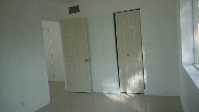 Foto del edificio - 2144 SW 17th St