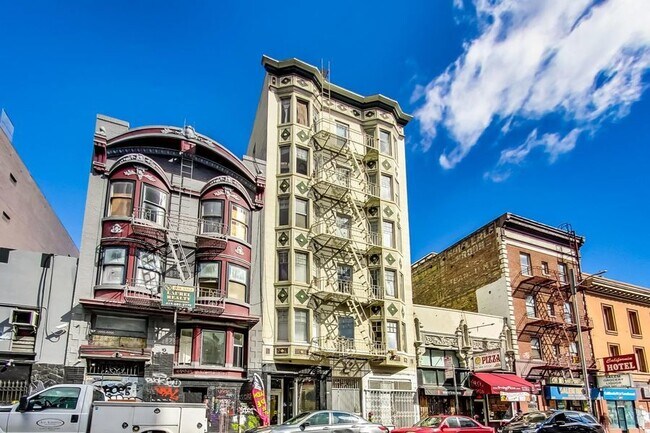 Building Photo - Pet Friendly Remodeled Studio Available Now!