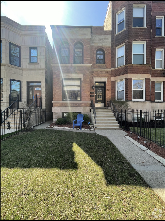 Building Photo - 1521 W Addison St