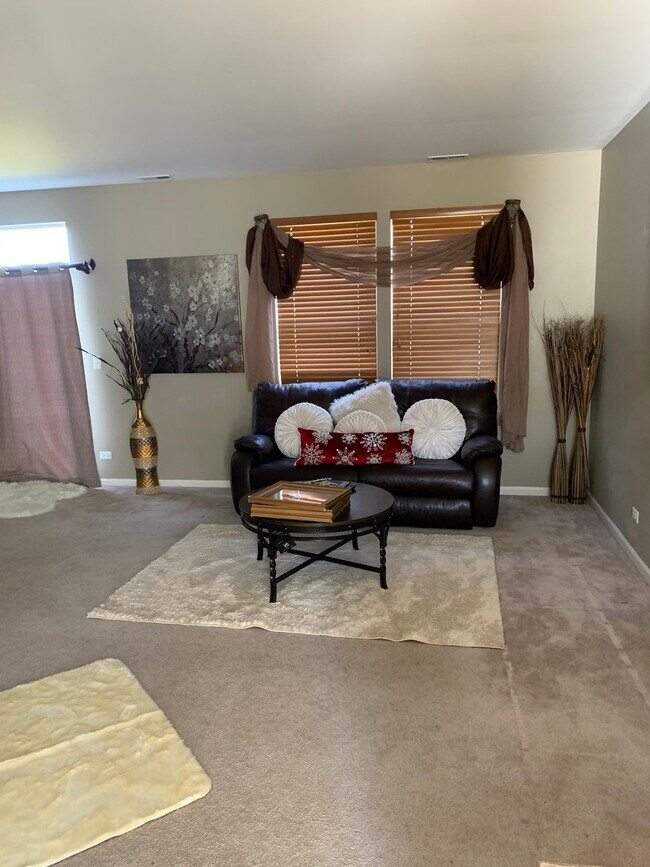 Building Photo - 2814 Falling Waters Dr